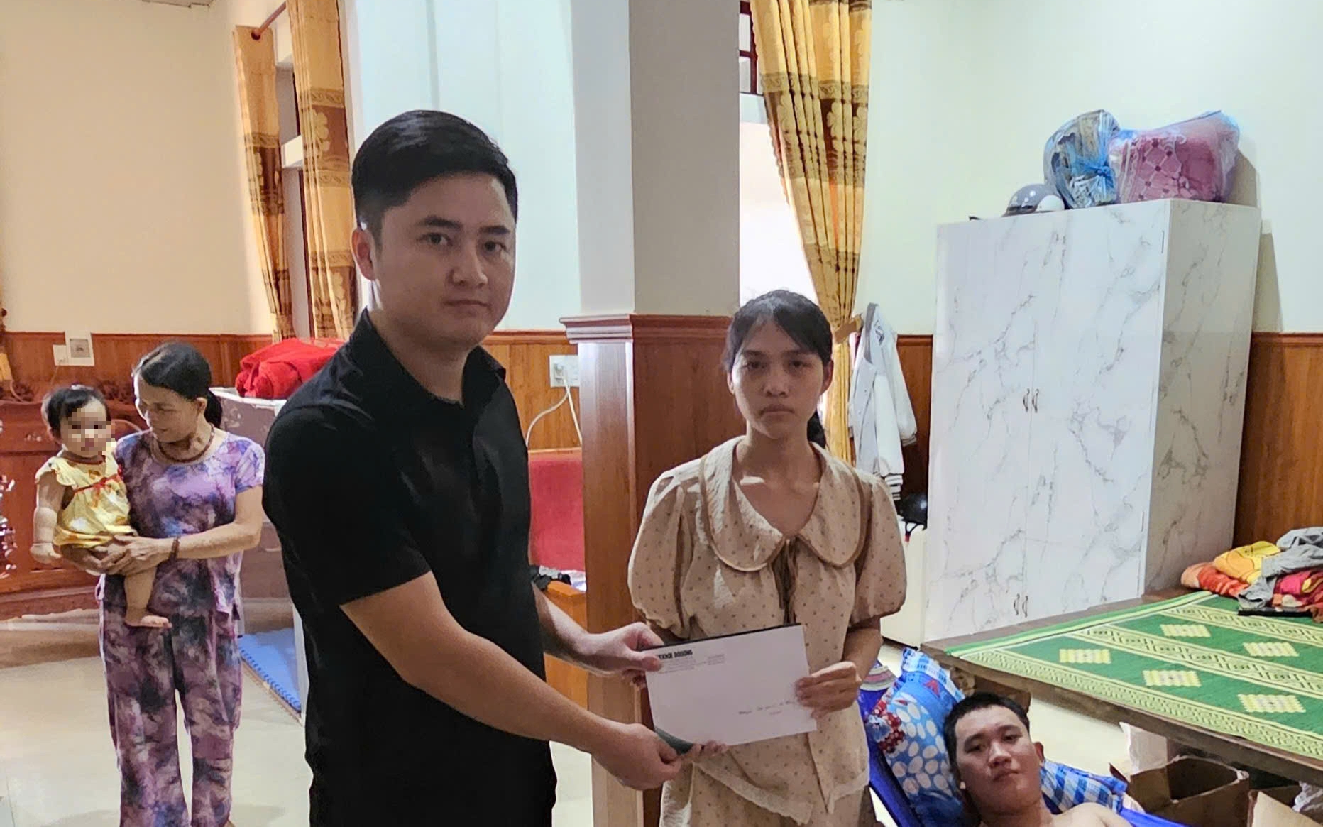 Tấm lòng bạn đọc Báo Sức khỏe và Đời sống đến với 2 hoàn cảnh khó khăn ở Huế