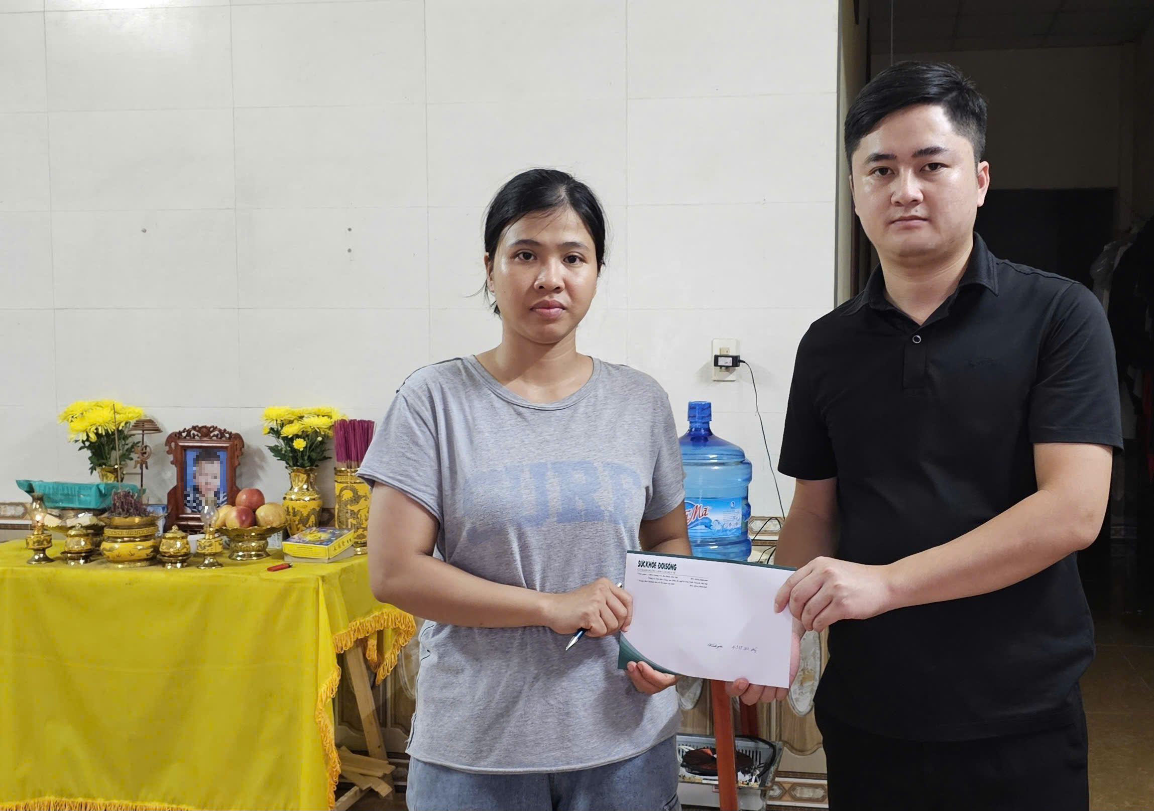 Tấm lòng bạn đọc Báo Sức khỏe & Đời sống đến với 2 hoàn cảnh khó khăn ở Huế - Ảnh 1.