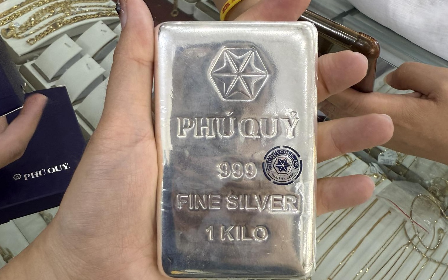 Giá bạc hôm nay 17 / 10: Xu hướng giảm giá sau thông tin từ Chính phủ Mỹ - Ảnh 1.