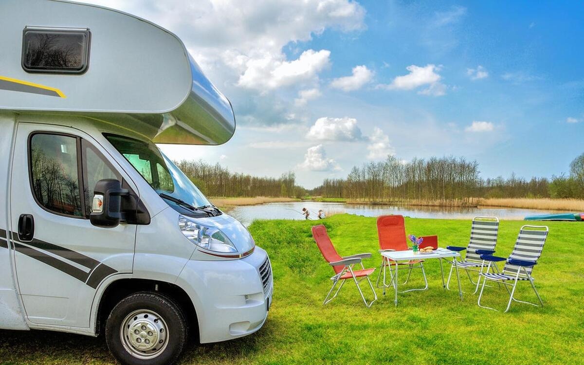 Nghỉ hưu, cặp vợ chồng bán nhà mua xe RV sống rong ruổi, chưa đầy nửa năm đã hối hận