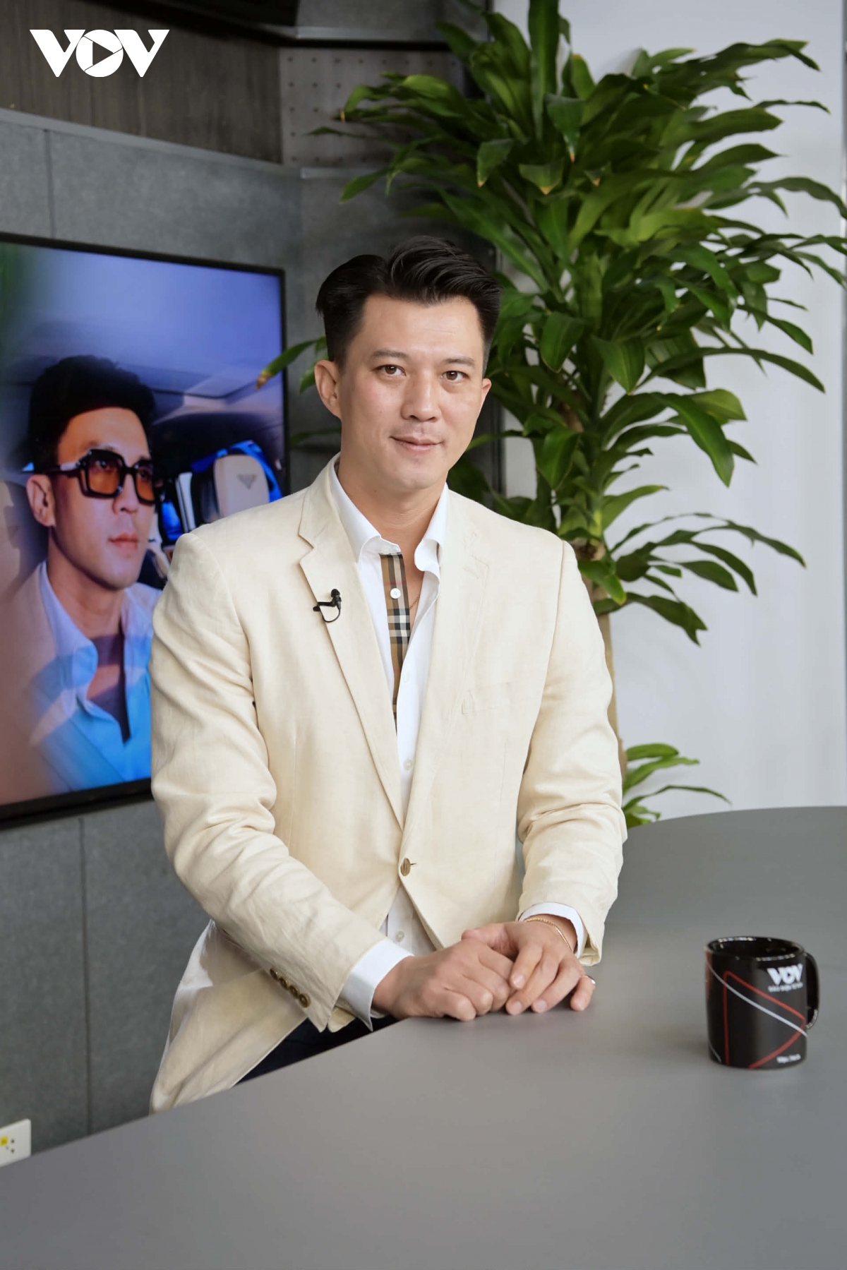 Hà Việt Dũng: &quot;Vợ nói tôi nên hạn chế đóng cảnh tình cảm&quot; - Ảnh 1.