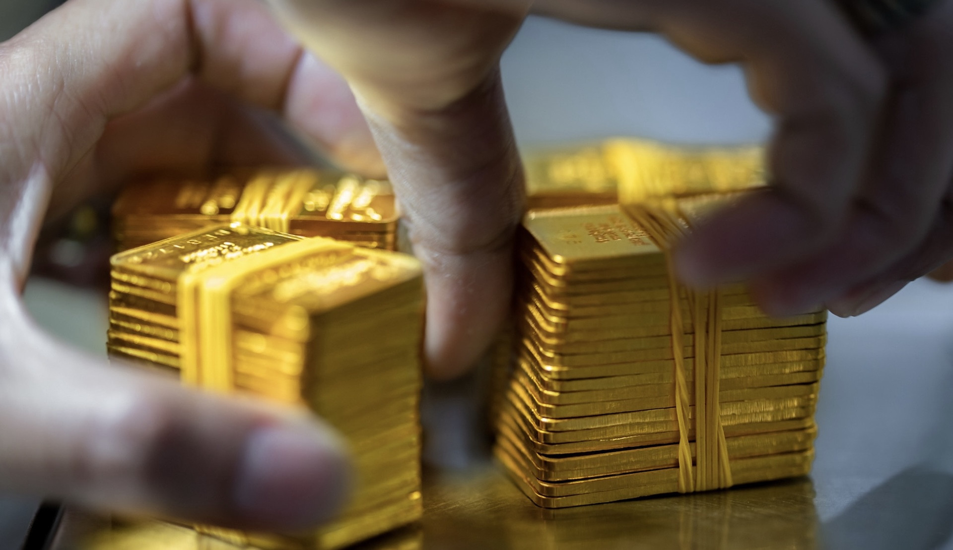 Giá vàng hôm nay 16/11: Vàng SJC, vàng nhẫn BTMC, Doji điều chỉnh ra sao? - Ảnh 2.