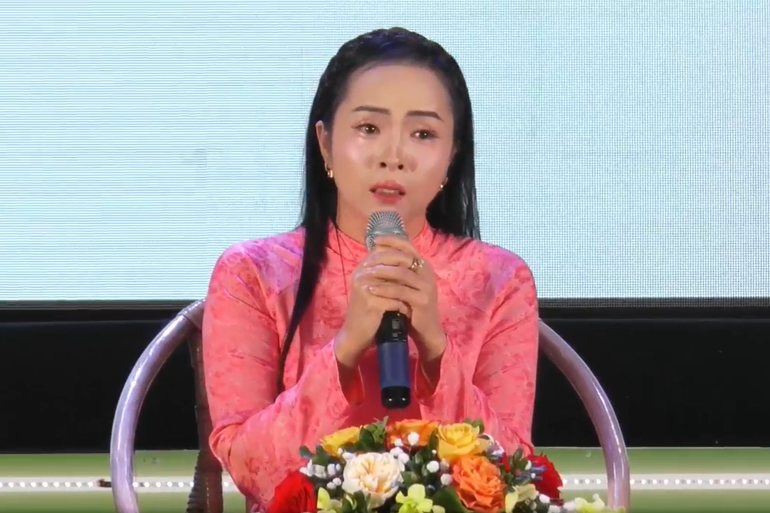 Cô giáo bật khóc khi bất ngờ nhận được lời tri ân từ nữ sinh có ý định bỏ học - Ảnh 3.