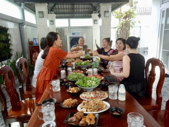 NSND Hồng Vân và Lê Tuấn Anh: Hạnh phúc bên tổ ấm tuổi U60 - Ảnh 16. NSND Hồng Vân và Lê Tuấn Anh: Hạnh phúc bên tổ ấm tuổi U60 - Ảnh 16.