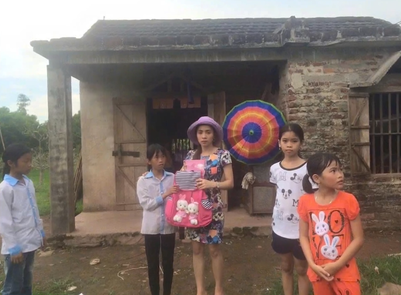 Cô giáo bật khóc khi bất ngờ nhận được lời tri ân từ nữ sinh có ý định bỏ học - Ảnh 1.