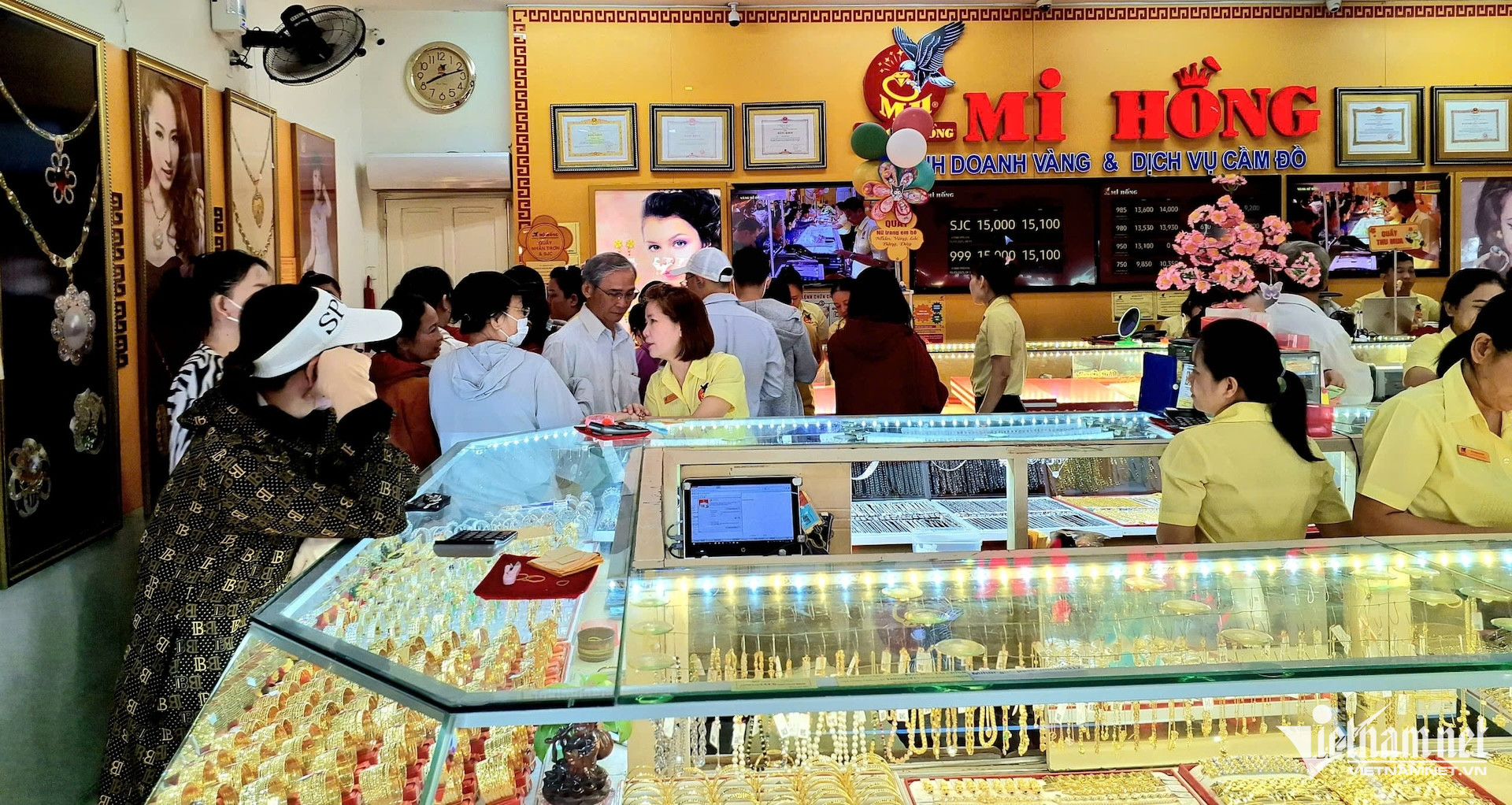 Người đàn ông kể việc bán vàng, lời gấp 15 lần gửi tiết kiệm - Ảnh 1.