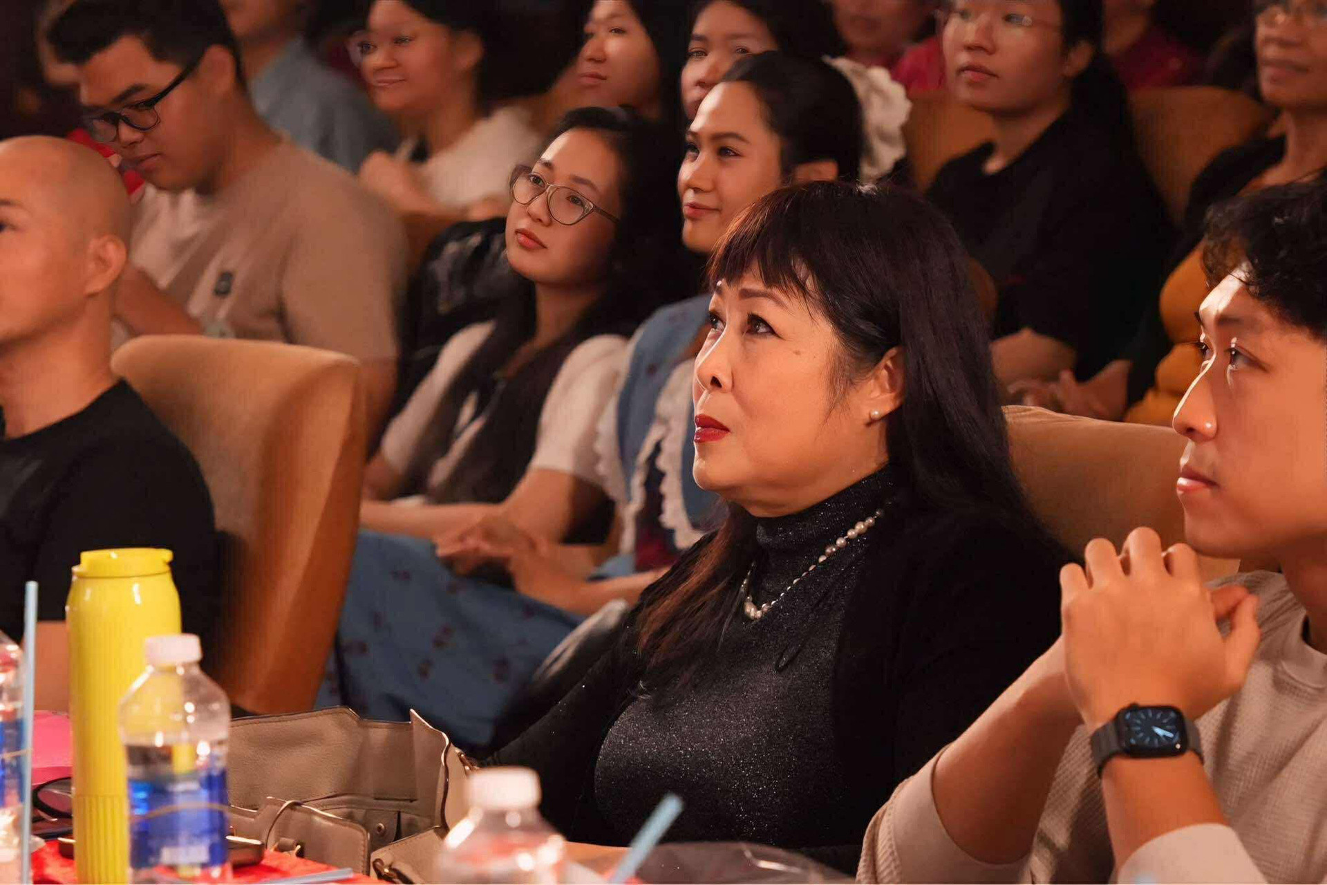 Nước mắt và nụ cười của NSND, NSƯT làm thầy các nghệ sĩ đình đám nhất Việt Nam - Ảnh 1.