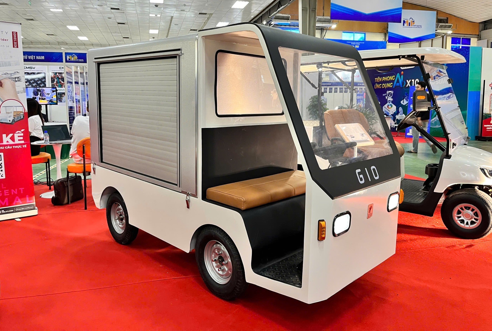 Xe ô tô điện giá 35 triệu đồng của Việt Nam rẻ hơn cả xe máy Air Blade, chỉ ngang Vision có gì đặc biệt? - Ảnh 2. Xe ô tô điện giá 35 triệu đồng của Việt Nam rẻ hơn cả xe máy Air Blade, chỉ ngang Vision có gì đặc biệt? - Ảnh 2.