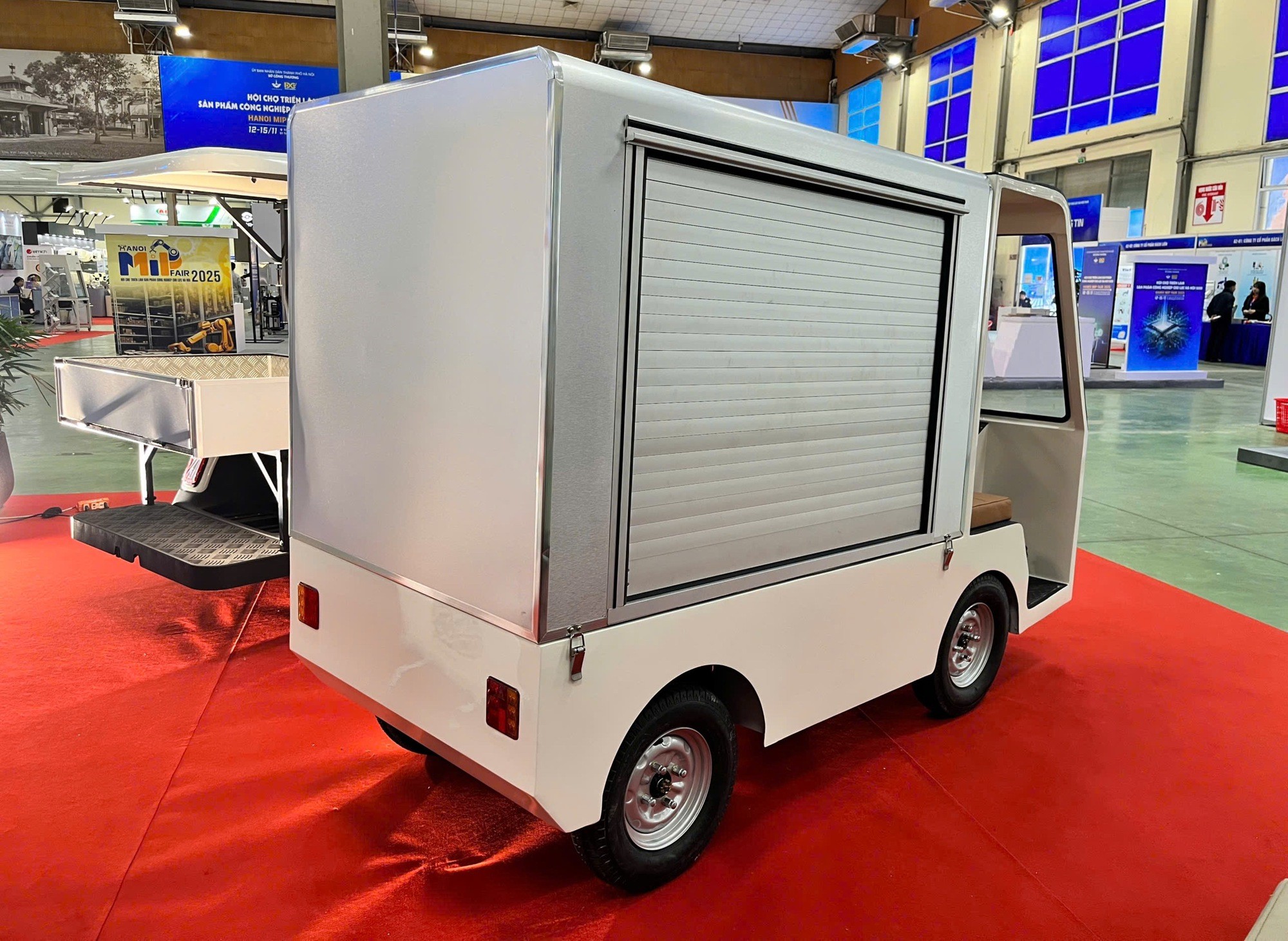 Xe ô tô điện giá 35 triệu đồng của Việt Nam rẻ hơn cả xe máy Air Blade, chỉ ngang Vision có gì đặc biệt? - Ảnh 3. Xe ô tô điện giá 35 triệu đồng của Việt Nam rẻ hơn cả xe máy Air Blade, chỉ ngang Vision có gì đặc biệt? - Ảnh 3.