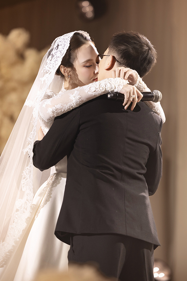 Đám cưới Á hậu Đặng Hoàng Tâm Như và chồng doanh nhân hơn - Ảnh 3. Đám cưới Á hậu Đặng Hoàng Tâm Như và chồng doanh nhân hơn - Ảnh 3.