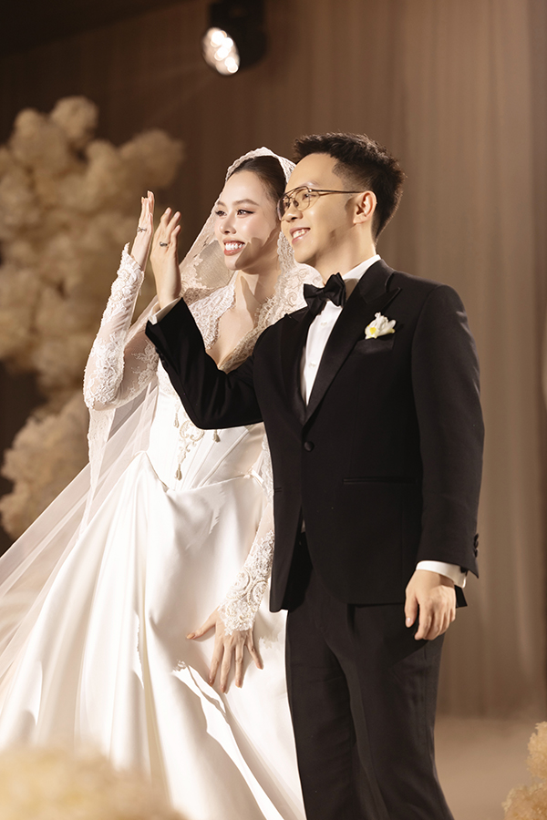 Đám cưới Á hậu Đặng Hoàng Tâm Như và chồng doanh nhân hơn - Ảnh 4. Đám cưới Á hậu Đặng Hoàng Tâm Như và chồng doanh nhân hơn - Ảnh 4.