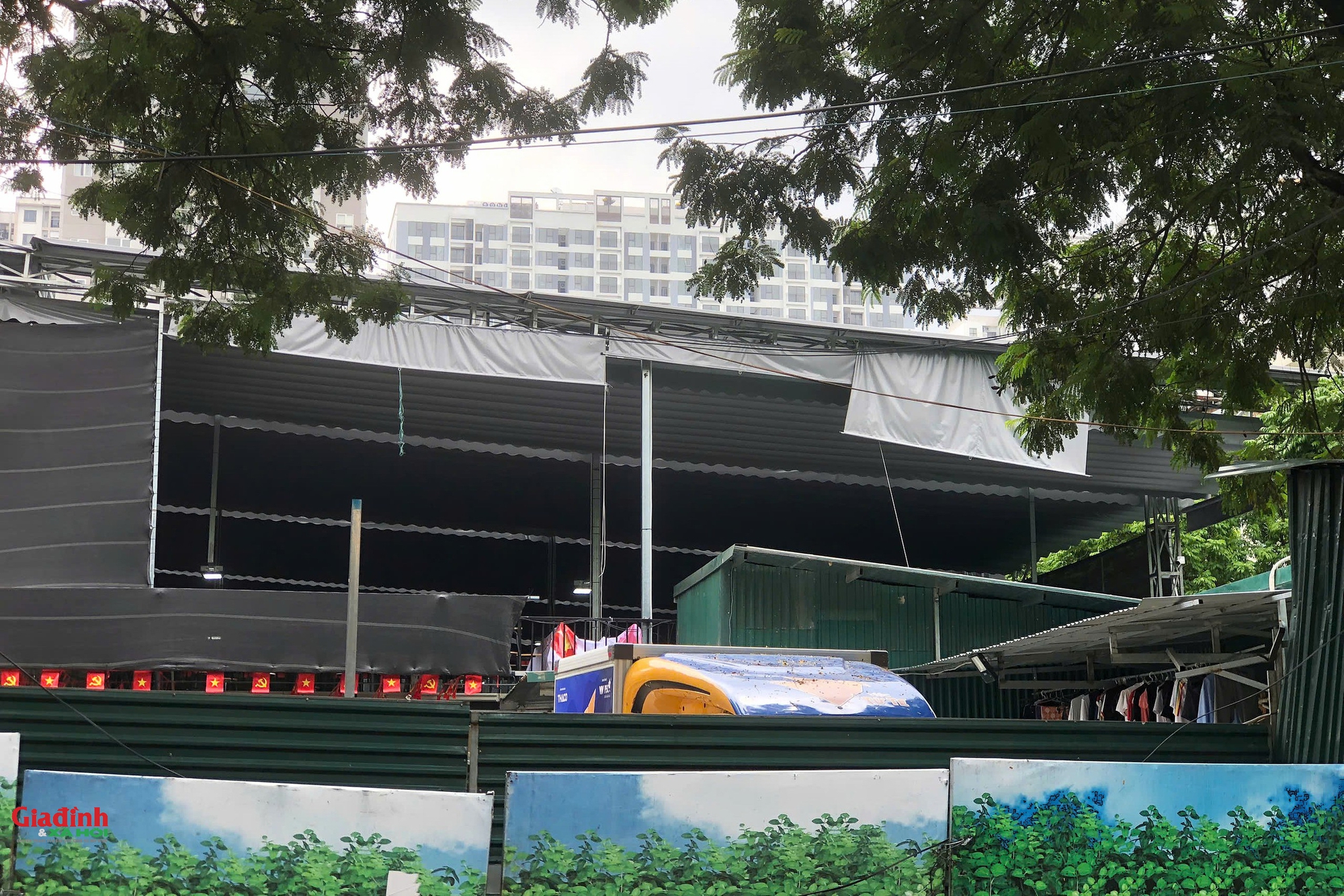 Hà Nội: Phường Yên Hòa ra 'tối hậu thư', yêu cầu xử lý nghiêm vi phạm tại ô đất C2 - Ảnh 4. Hà Nội: Phường Yên Hòa ra 'tối hậu thư', yêu cầu xử lý nghiêm vi phạm tại ô đất C2 - Ảnh 4.