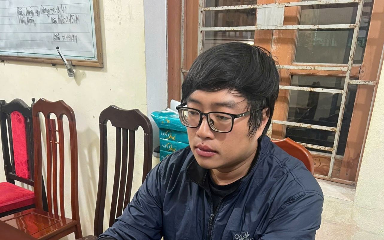 Bắt đối tượng chiếm đoạt dây chuyền vàng của học sinh lớp 1 - Ảnh 2. Bắt đối tượng chiếm đoạt dây chuyền vàng của học sinh lớp 1 - Ảnh 2.