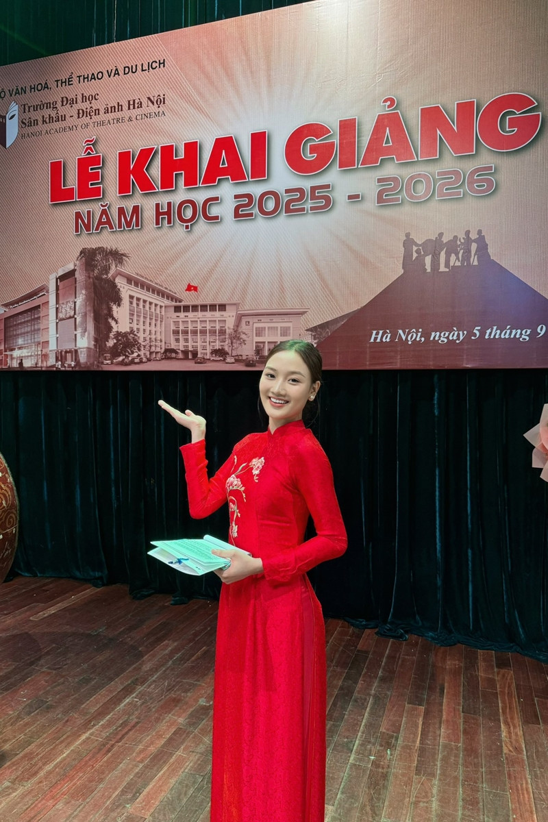 3 'cô giáo hoa hậu' lần hiếm hoi tiết lộ thu nhập so với showbiz - Ảnh 2.