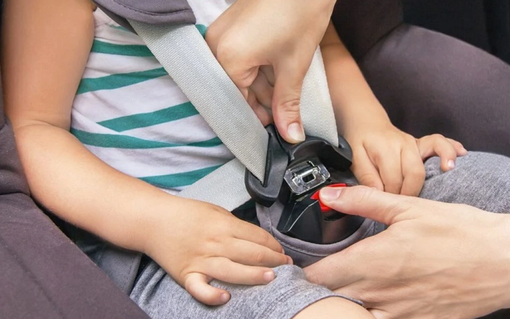 Quy định về thiết bị an toàn cho trẻ em trên ô tô từ 1/1/2026, những loại ô tô nào phải trang bị?