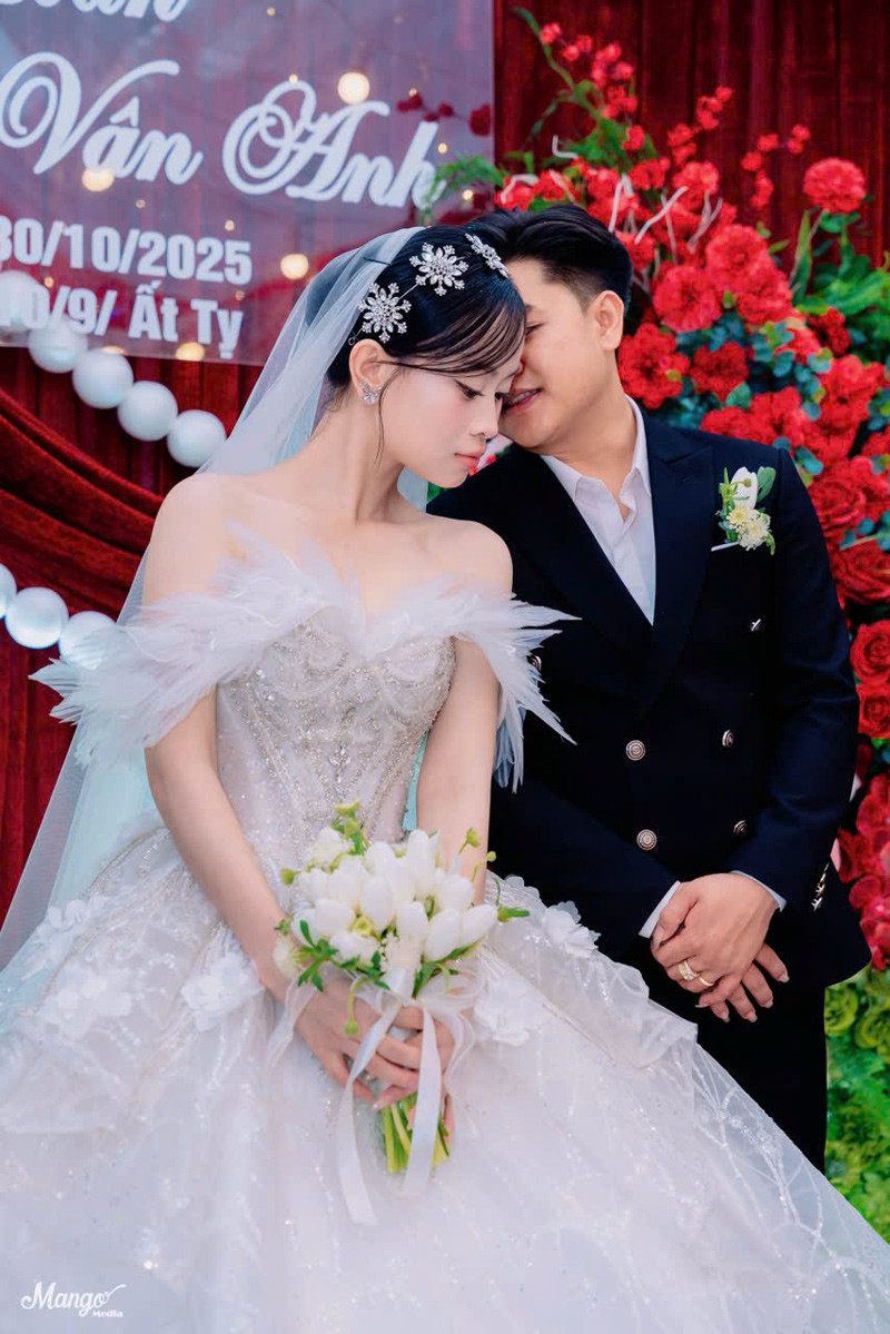 Đám cưới 'nhiều nhầm lẫn' của cặp đôi hàng xóm, nhà cách nhau 10m ở Hà Nội - Ảnh 6.