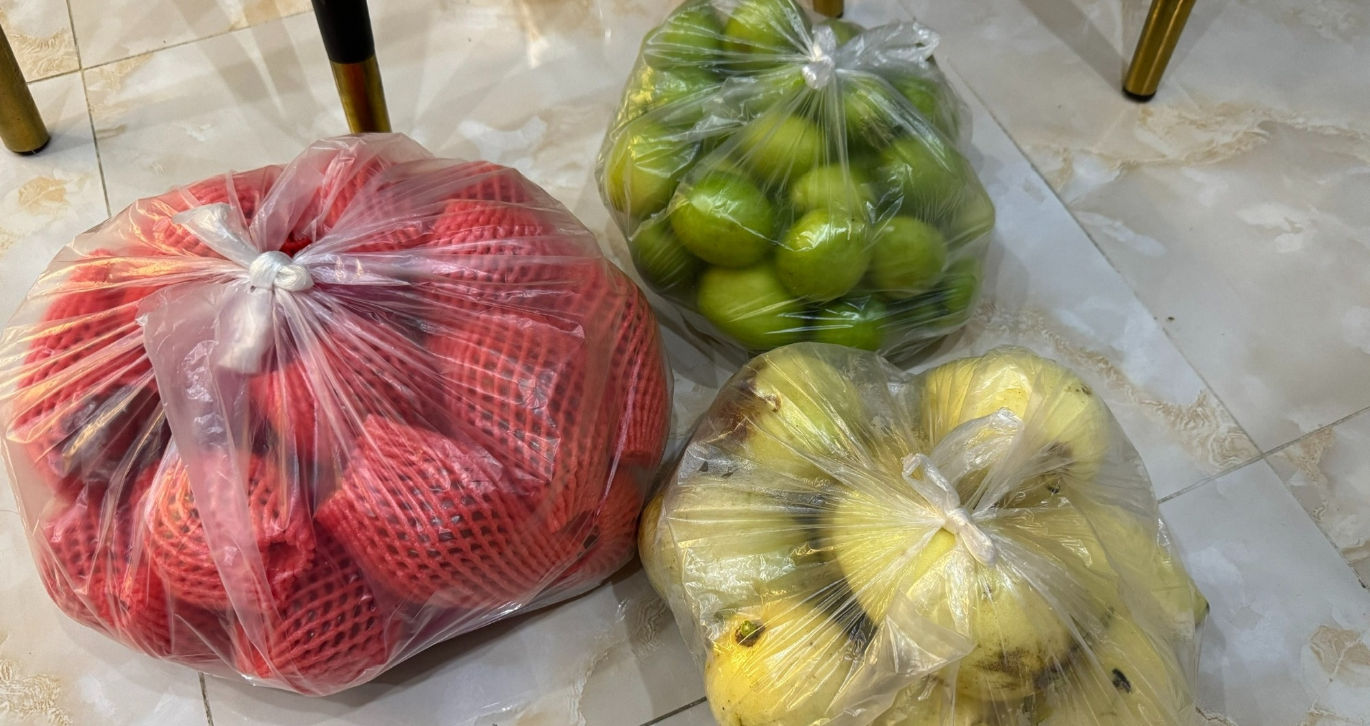 Bức xúc vì hàng xóm nhờ đón con cả tháng, đi chợ hộ không trả tiền còn chê