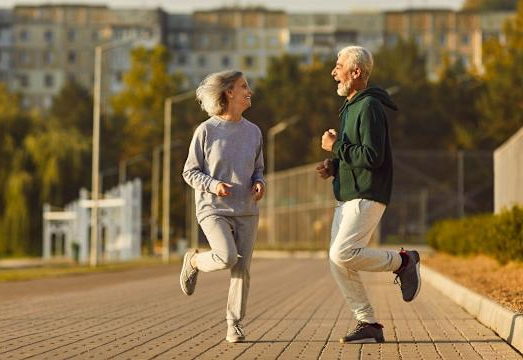 Người sống lâu nhất thế giới không đến phòng tập thể dục hay chạy marathon, muốn được như họ thì hãy làm 3 điều