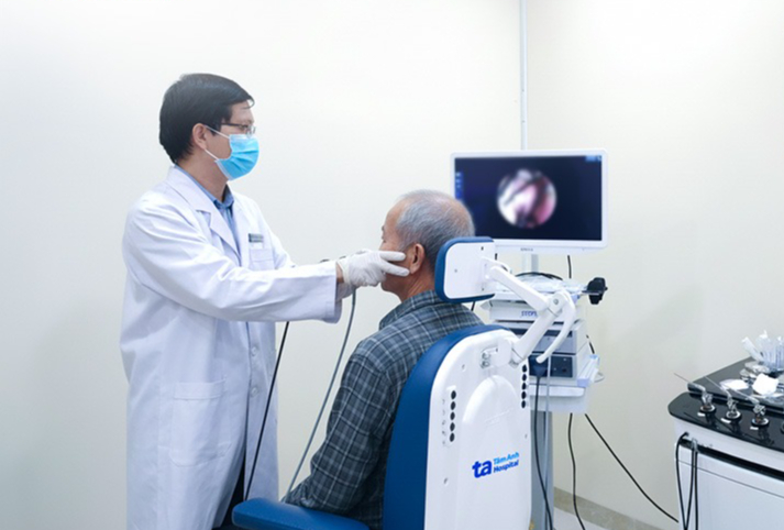 Người đàn ông 58 tuổi phát hiện ung thư hốc mũi từ dấu hiệu nhiều người Việt bỏ qua - Ảnh 1.