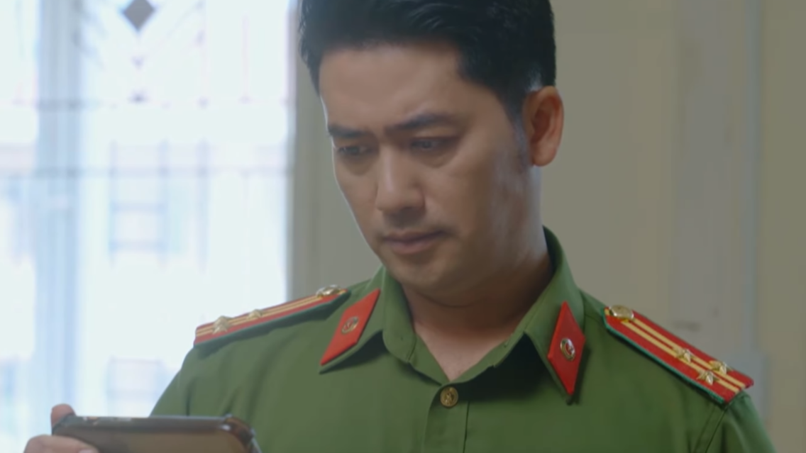 Phó viện trưởng Hằng Thu phát hiện chồng đang nguy kịch - Ảnh 2. Lằn ranh - Tập 12: Chấn bất ngờ rơi vào tình trạng nguy kịch - Ảnh 5.