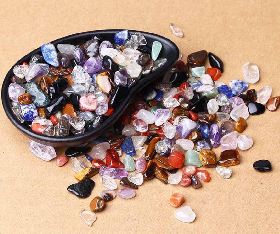 Vợ chồng Mạnh Trường rải đá thạch anh cho phong thủy biệt thự mới - Ảnh 9.