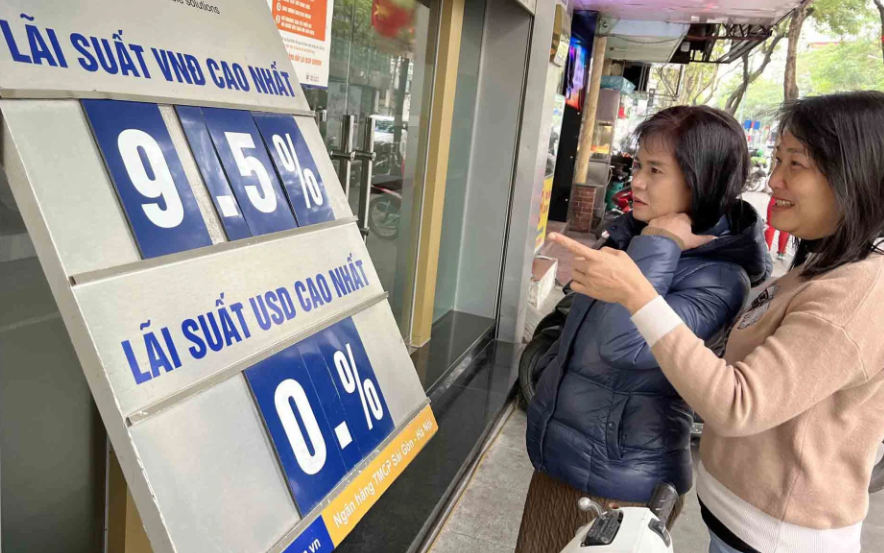 Bất ngờ gửi 100 triệu đồng nhận lãi suất lên tới 6,8%  - Ảnh 1.