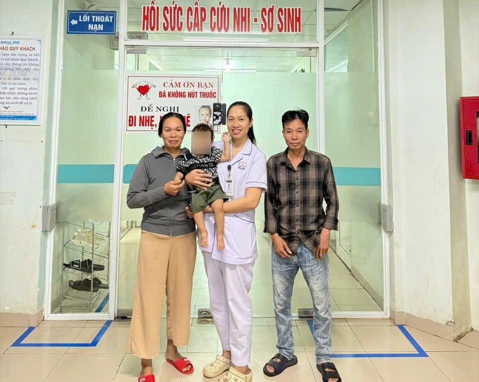 Bé 19 tháng ngừng thở, tím tái được điều dưỡng gần nhà cứu sống ngoạn mục - Ảnh 1.