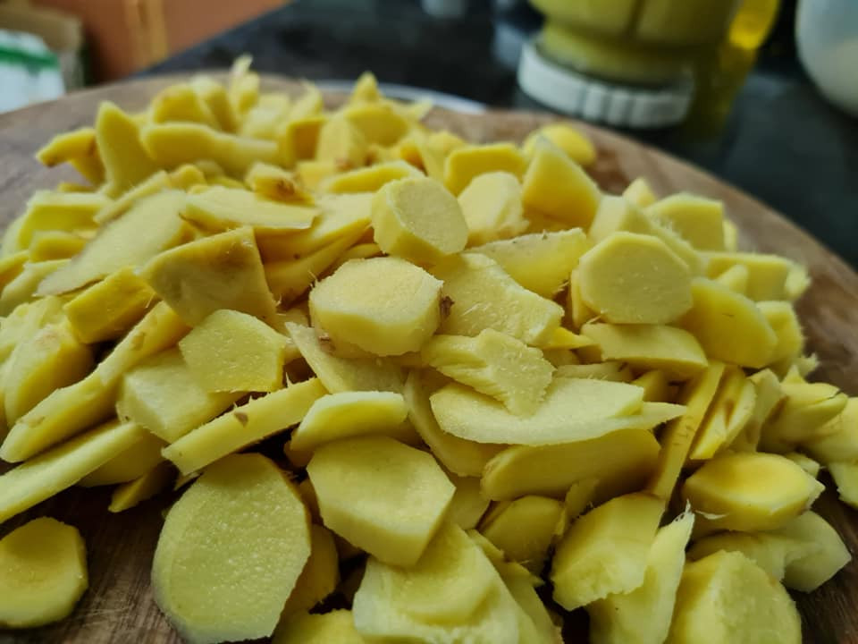 5 tác dụng bất ngờ nhờ khi nhâm nhi ly trà gừng vào buổi sáng - Ảnh 1.