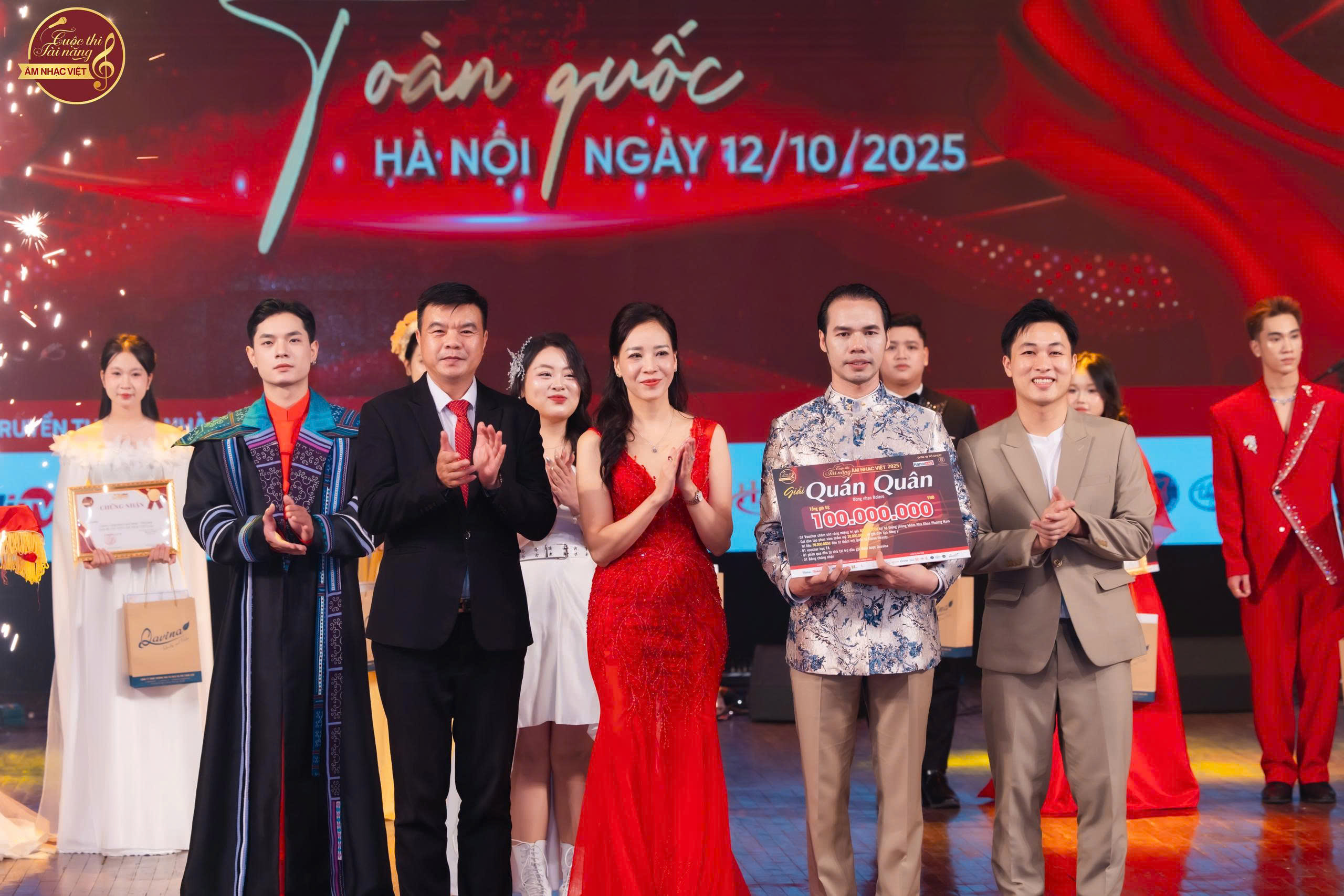 Nam Giám đốc lọt Chung kết Tiếng hát Việt toàn cầu 2025: Hóa ra từng ẵm giải Quán quân một cuộc thi âm nhạc! - Ảnh 3. Nam Giám đốc lọt Chung kết Tiếng hát Việt toàn cầu 2025: Hóa ra từng ẵm giải Quán quân một cuộc thi âm nhạc! - Ảnh 3.