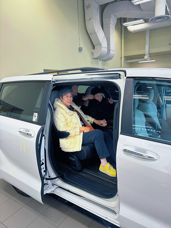 bố mẹ Diễm Hương đã mua xế hộp tặng cháu ngoại chưa chào đời - Ảnh 7. bố mẹ Diễm Hương đã mua xế hộp tặng cháu ngoại chưa chào đời - Ảnh 7.