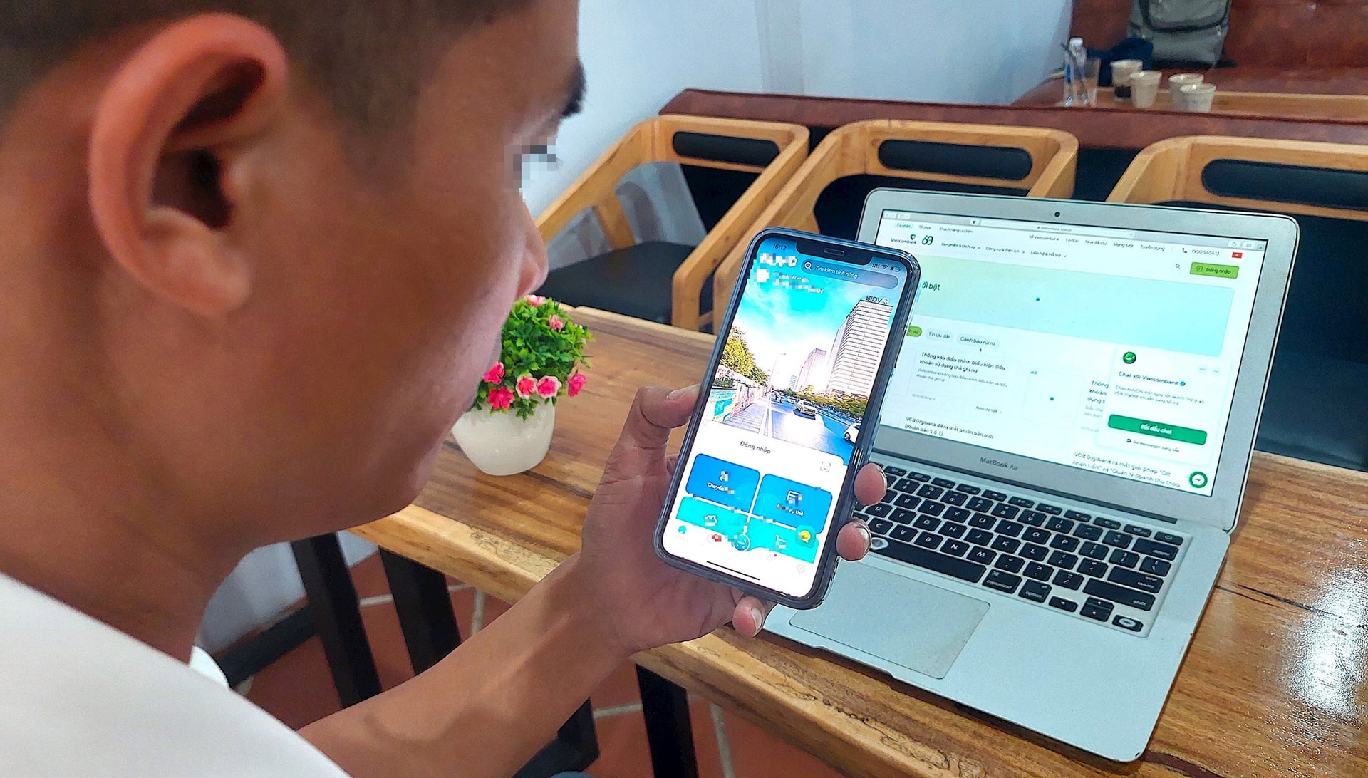 Chỉ trong 1 ngày, chủ tài khoản MBBank nhận được tổng cộng 1,5 tỷ đồng từ 2 người lạ: Công an nhanh chóng vào cuộc - Ảnh 1.