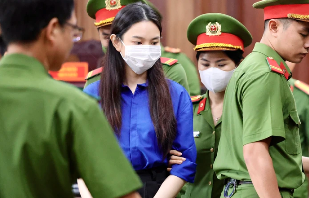 Hoa hậu Thùy Tiên, Quang Linh Vlogs, Hằng Du Mục đối diện bao nhiêu năm tù? - Ảnh 1. Hoa hậu Thùy Tiên, Quang Linh Vlogs, Hằng Du Mục đối diện bao nhiêu năm tù? - Ảnh 1.