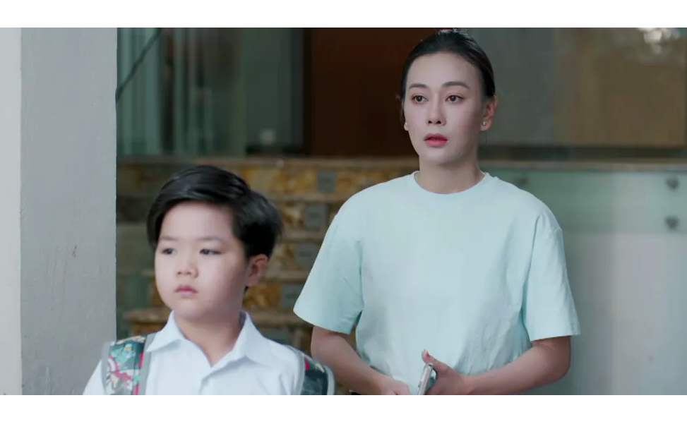 Phó viện trưởng Hồng Thu phát hiện thẻ đen bí ẩn trong ngăn kéo của chồng - Ảnh 5.