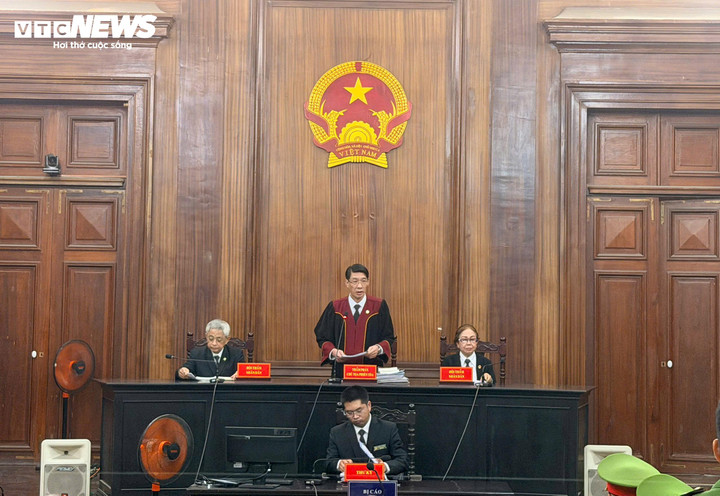 Hoa hậu Thùy Tiên, Quang Linh Vlogs, Hằng Du Mục lĩnh 2 năm tù - Ảnh 1.