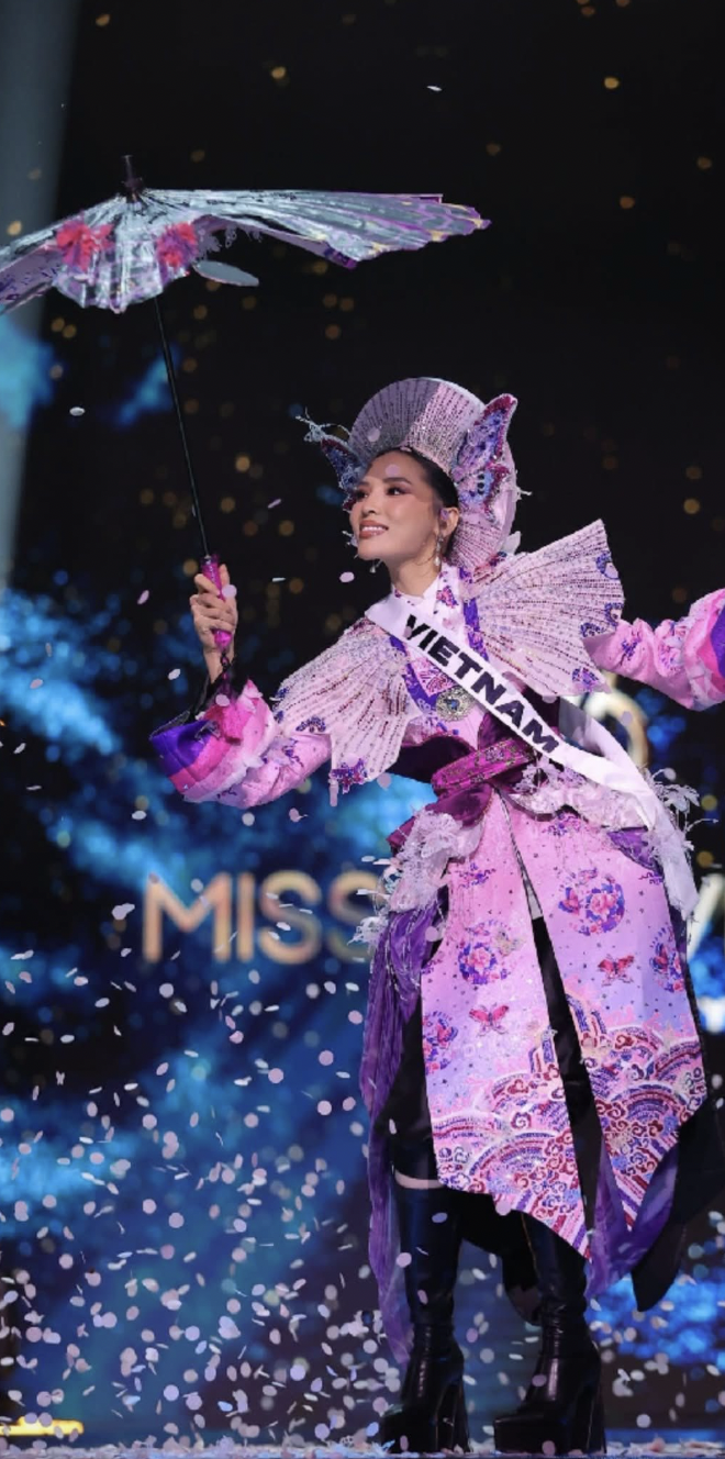 Hương Giang gây bất ngờ với trang phục dân tộc tại Miss Universe 2025 - Ảnh 16.