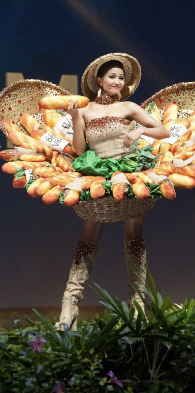 Hương Giang gây bất ngờ với trang phục dân tộc tại Miss Universe 2025 - Ảnh 10.