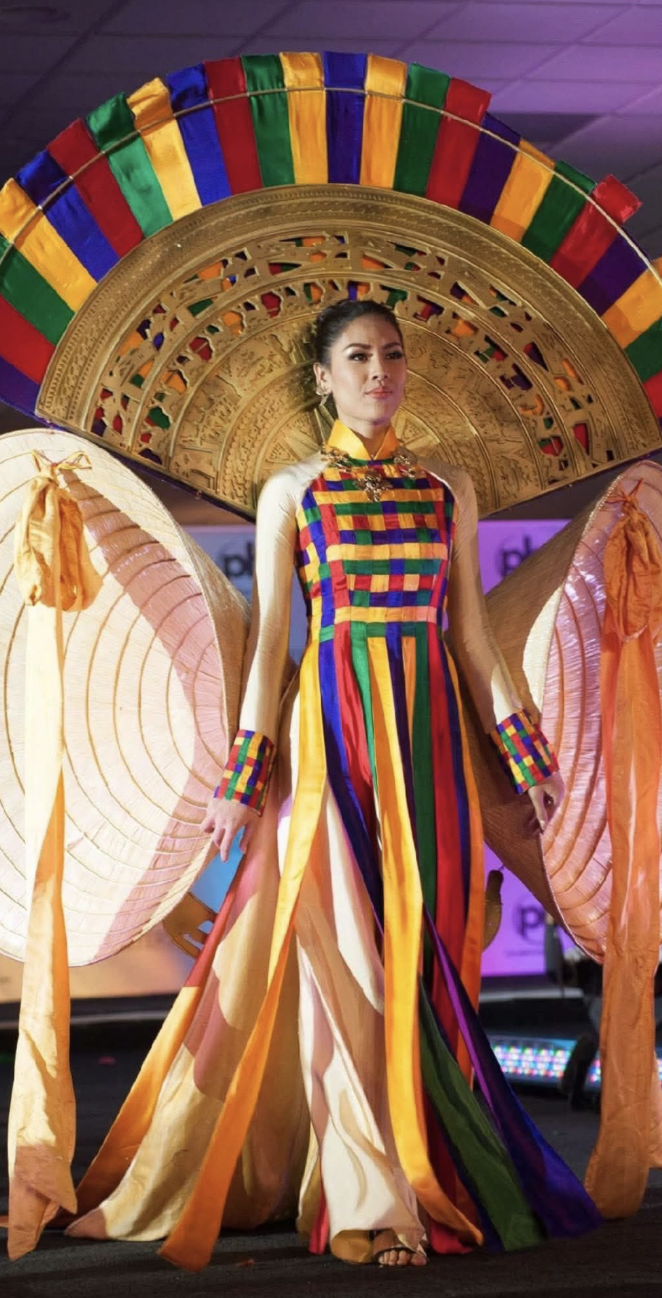 Hương Giang gây bất ngờ với trang phục dân tộc tại Miss Universe 2025 - Ảnh 7.