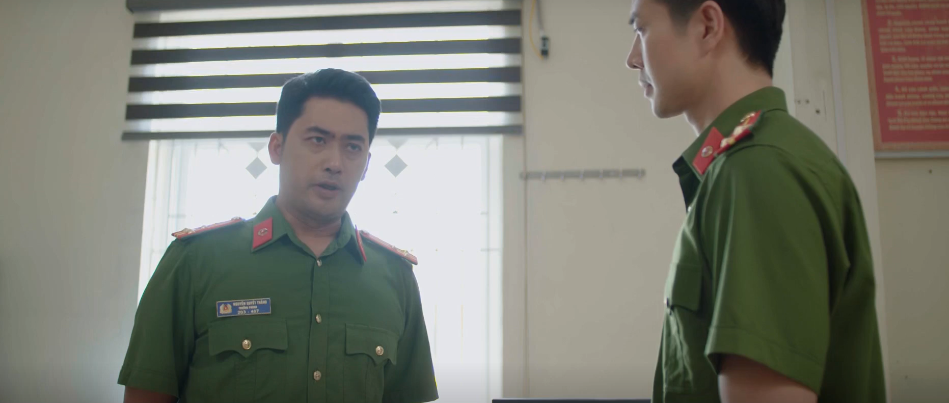 Triển lôi kéo cựu chủ tịch tỉnh để giải vấn đề khó của Trinh Tam - Ảnh 2. Lằn ranh - Tập 13: Triển bắt tay cựu Chủ tịch tỉnh giải vấn đề khó của Trinh Tam - Ảnh 9.