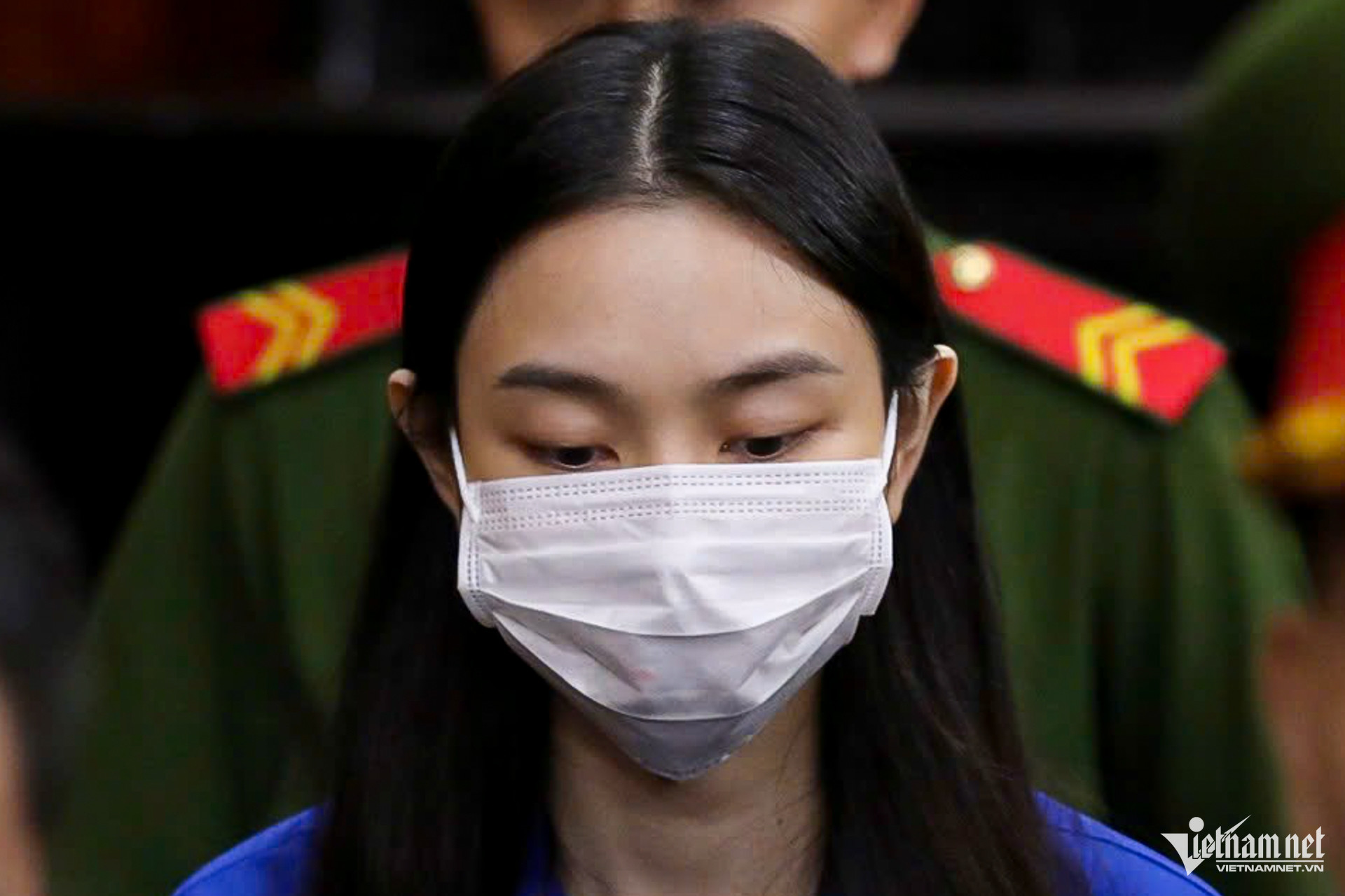 Hình ảnh hoa hậu Thùy Tiên, Hằng Du Mục, Quang Linh Vlogs tại phiên tòa - Ảnh 4.