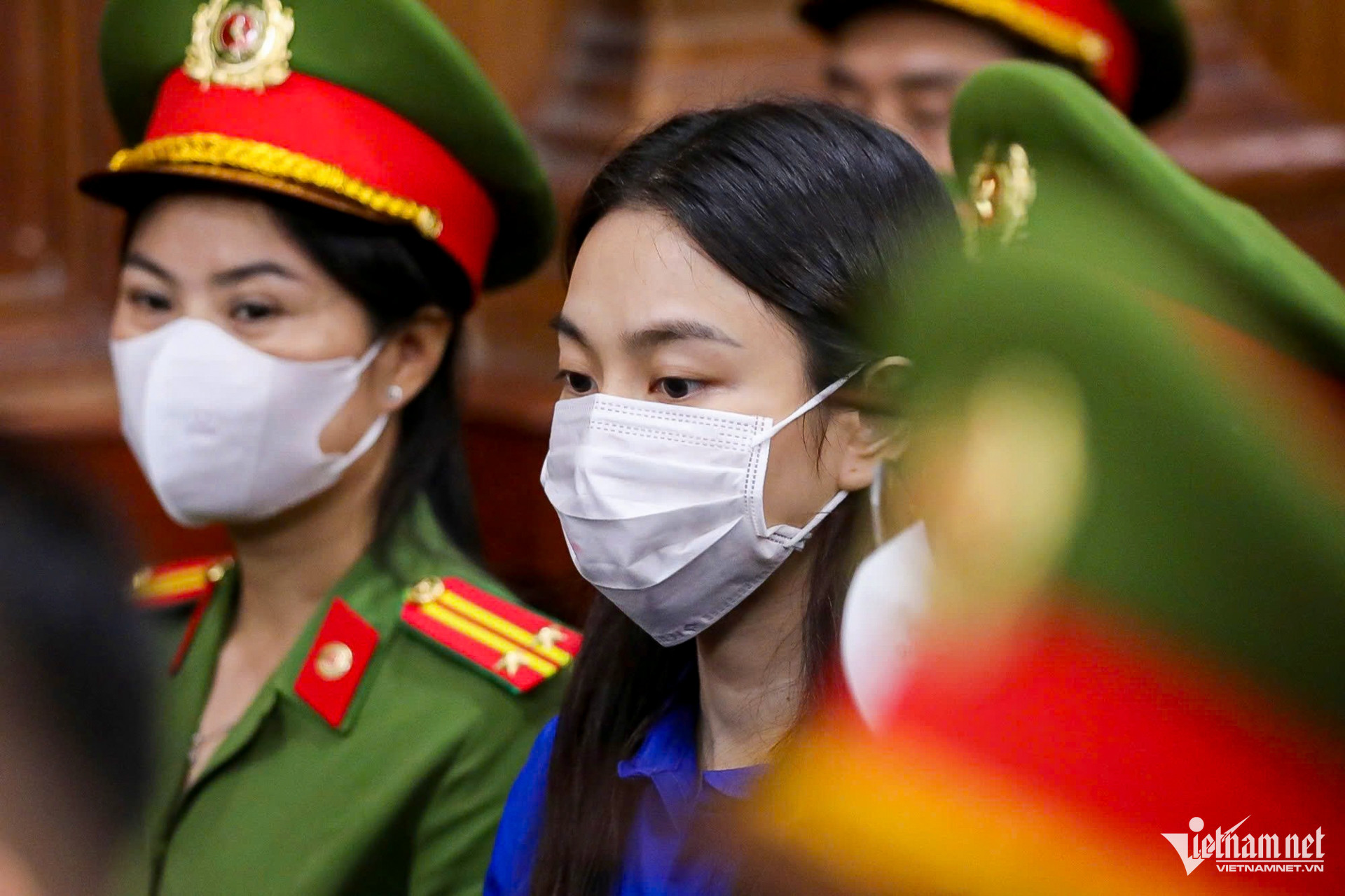 Hình ảnh hoa hậu Thùy Tiên, Hằng Du Mục, Quang Linh Vlogs tại phiên tòa - Ảnh 5.