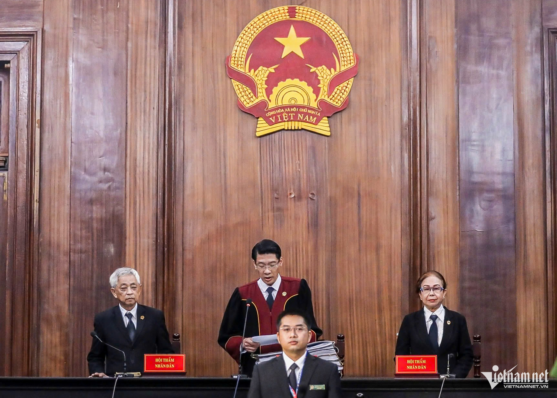 Hình ảnh hoa hậu Thùy Tiên, Hằng Du Mục, Quang Linh Vlogs tại phiên tòa - Ảnh 11.