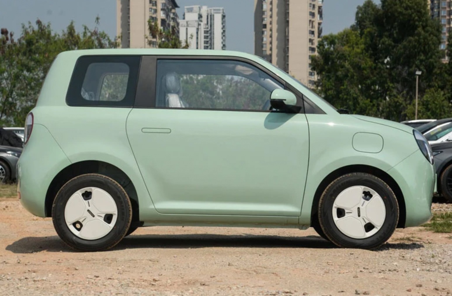 Xe ô tô giá 184 triệu đồng: Lumin Treasure Edition đầy hấp dẫn tại Trung Quốc - Ảnh 4. Xe ô tô giá 184 triệu đồng: Lumin Treasure Edition đầy hấp dẫn tại Trung Quốc - Ảnh 4.