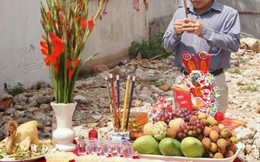 Khung giờ đẹp thắp hương Rằm tháng 9 âm lịch 2025 và điều kiêng cần biết - Ảnh 1.