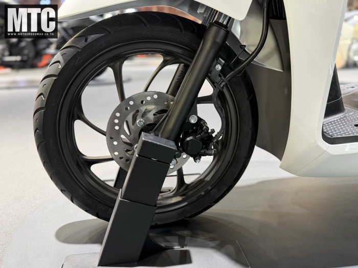 Trải nghiệm xe ga Honda Vision 2026 giá 33 triệu đồng đẹp long lanh, trang bị lấn át SH Mode - Ảnh 8.