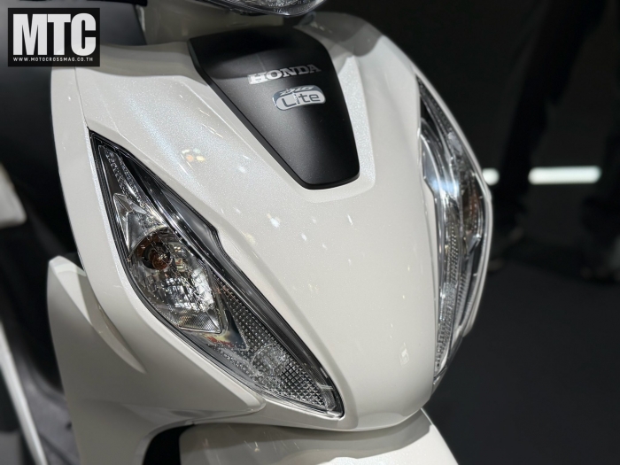 Trải nghiệm xe ga Honda Vision 2026 giá 33 triệu đồng đẹp long lanh, trang bị lấn át SH Mode - Ảnh 4.