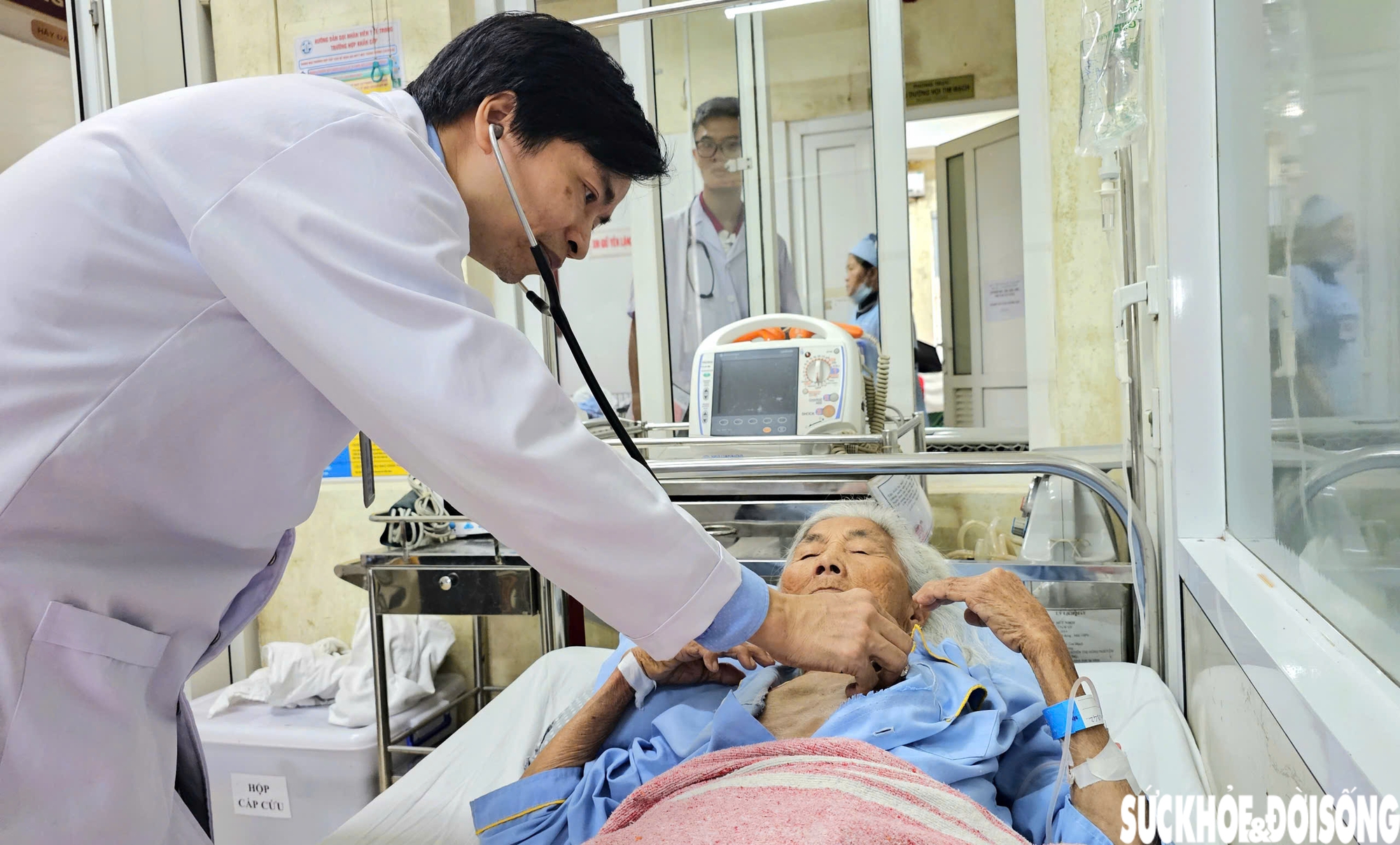 Giáo sư trẻ nhất ngành Y 2025: 'Kiến thức có thể thay đổi nhưng y đức phải luôn vẹn nguyên'- Ảnh 3.