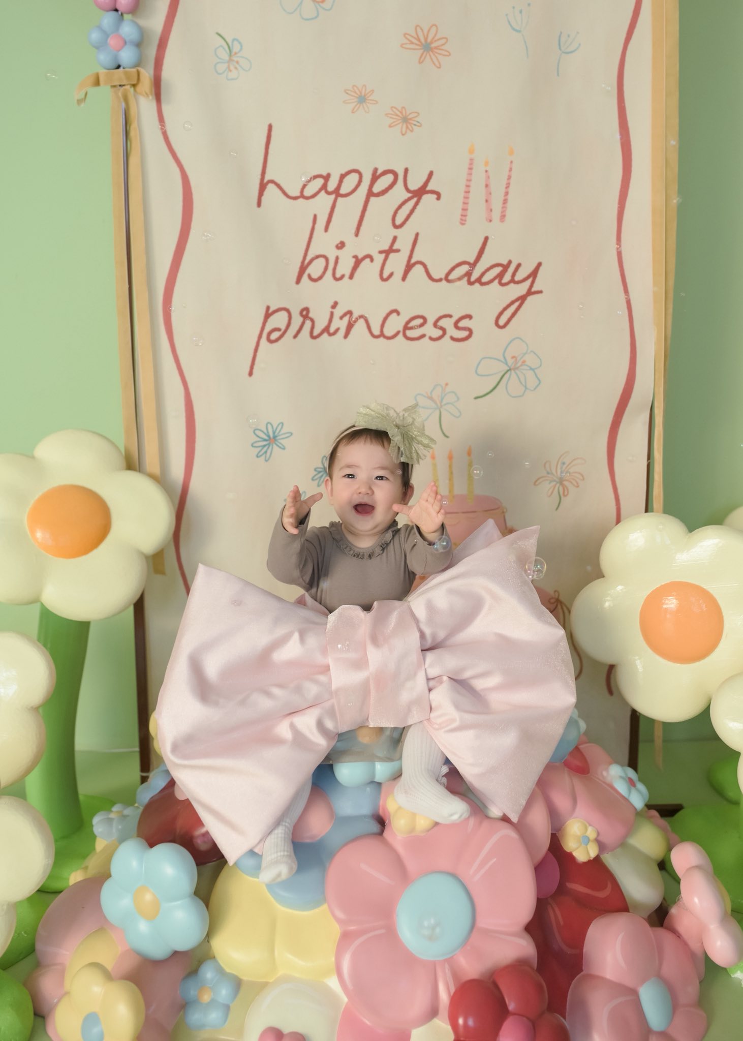 Con gái tròn một tuổi của Á hậu Tú Anh - Ảnh 4.