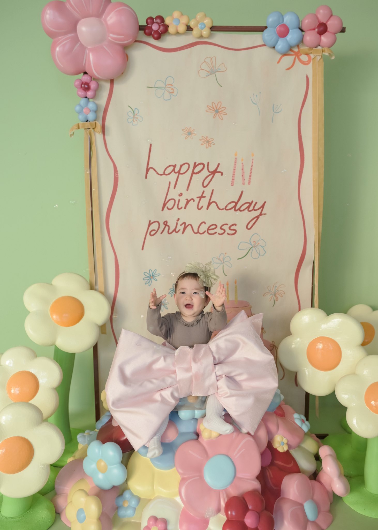 Con gái tròn một tuổi của Á hậu Tú Anh - Ảnh 5.