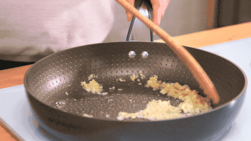 Người ăn tỏi thường xuyên vào các bữa ăn, cơ thể có thể xuất hiện 4 thay đổi - Ảnh 1.