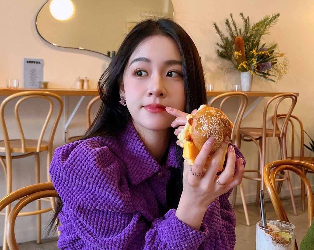 4 kiểu ăn uống khiến “gội thuốc tiên” tóc vẫn rụng lả tả: Rất nhiều chị em Việt thường mắc- Ảnh 3.